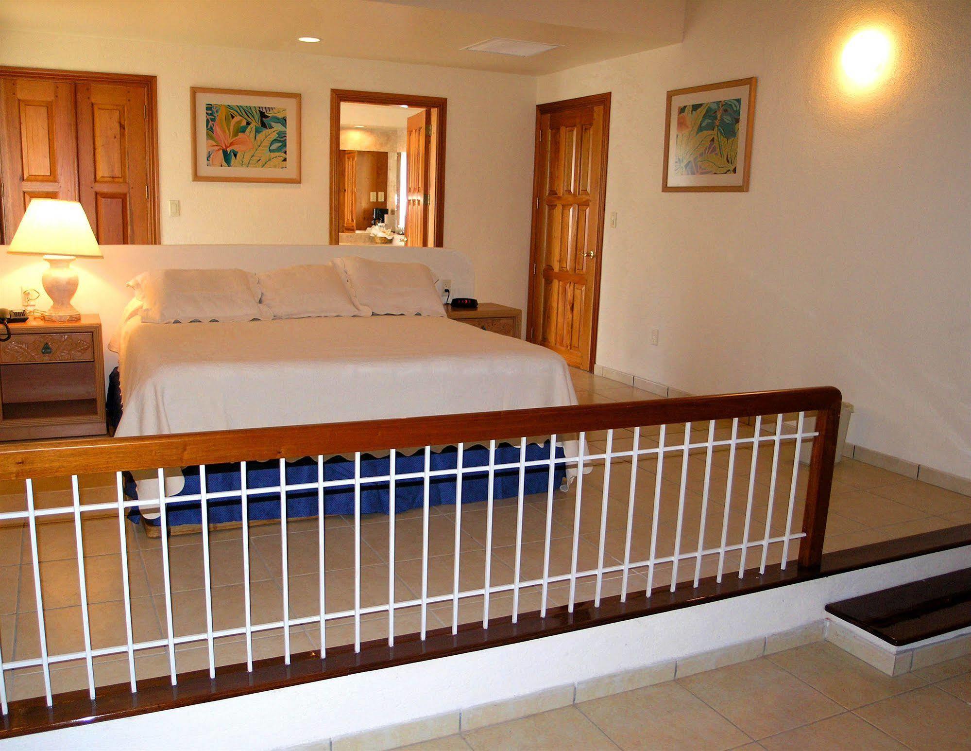 Hotel Marina Puesta Del Sol Aposentillo Esterno foto