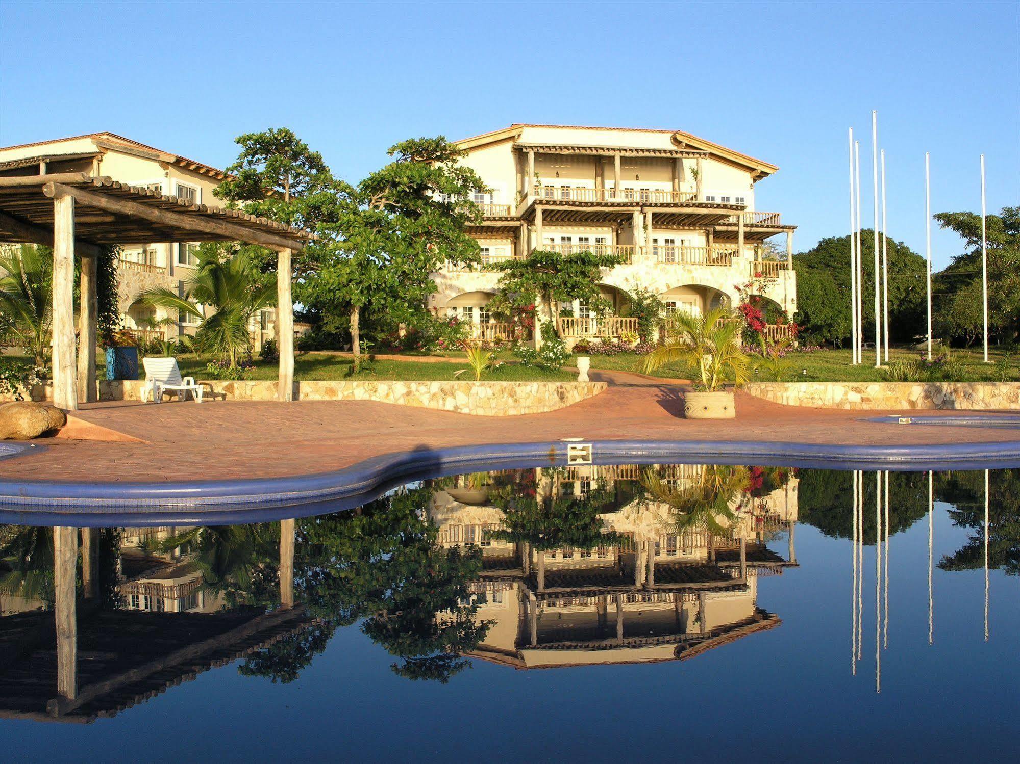 Hotel Marina Puesta Del Sol Aposentillo Esterno foto