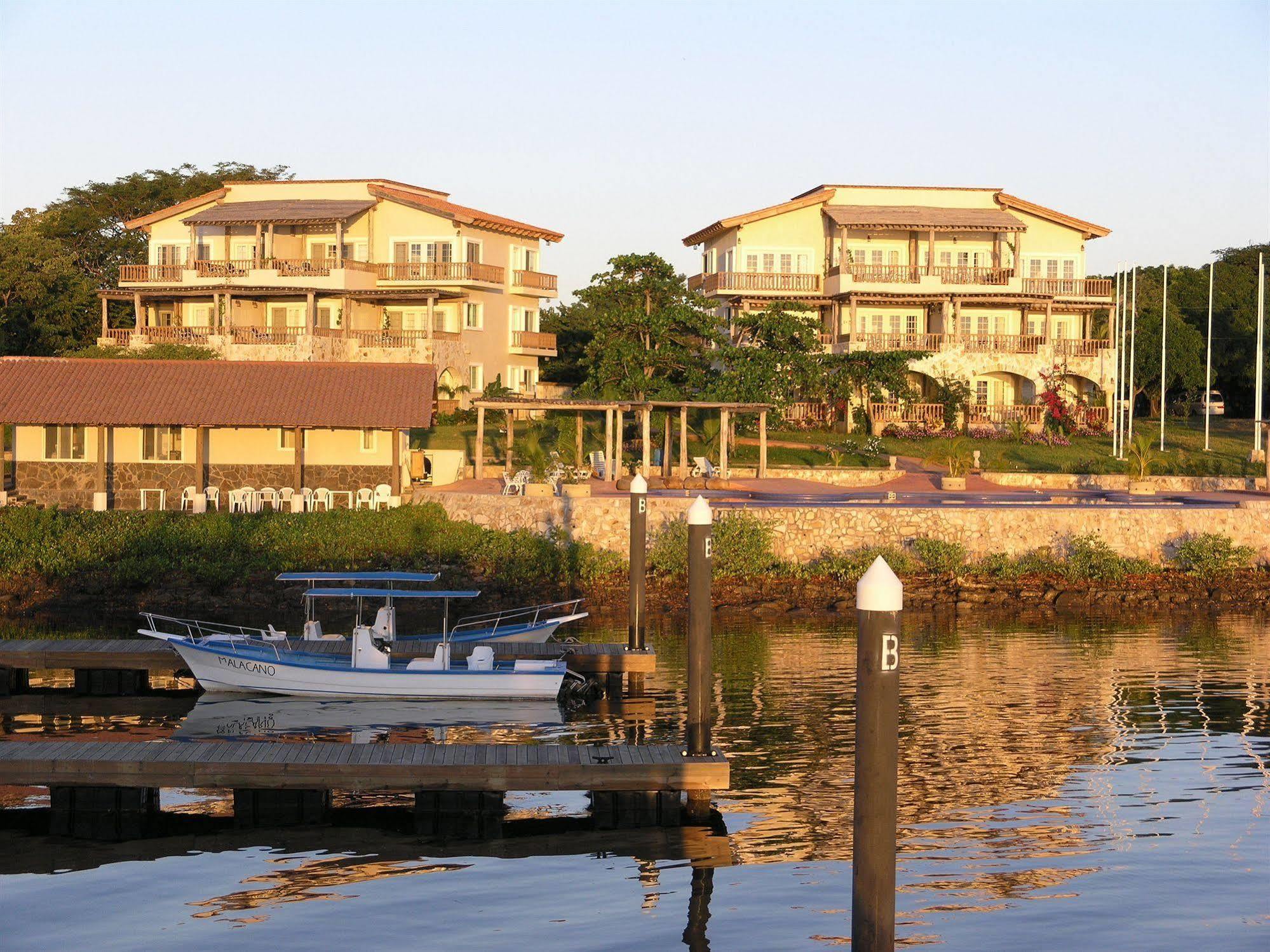 Hotel Marina Puesta Del Sol Aposentillo Esterno foto